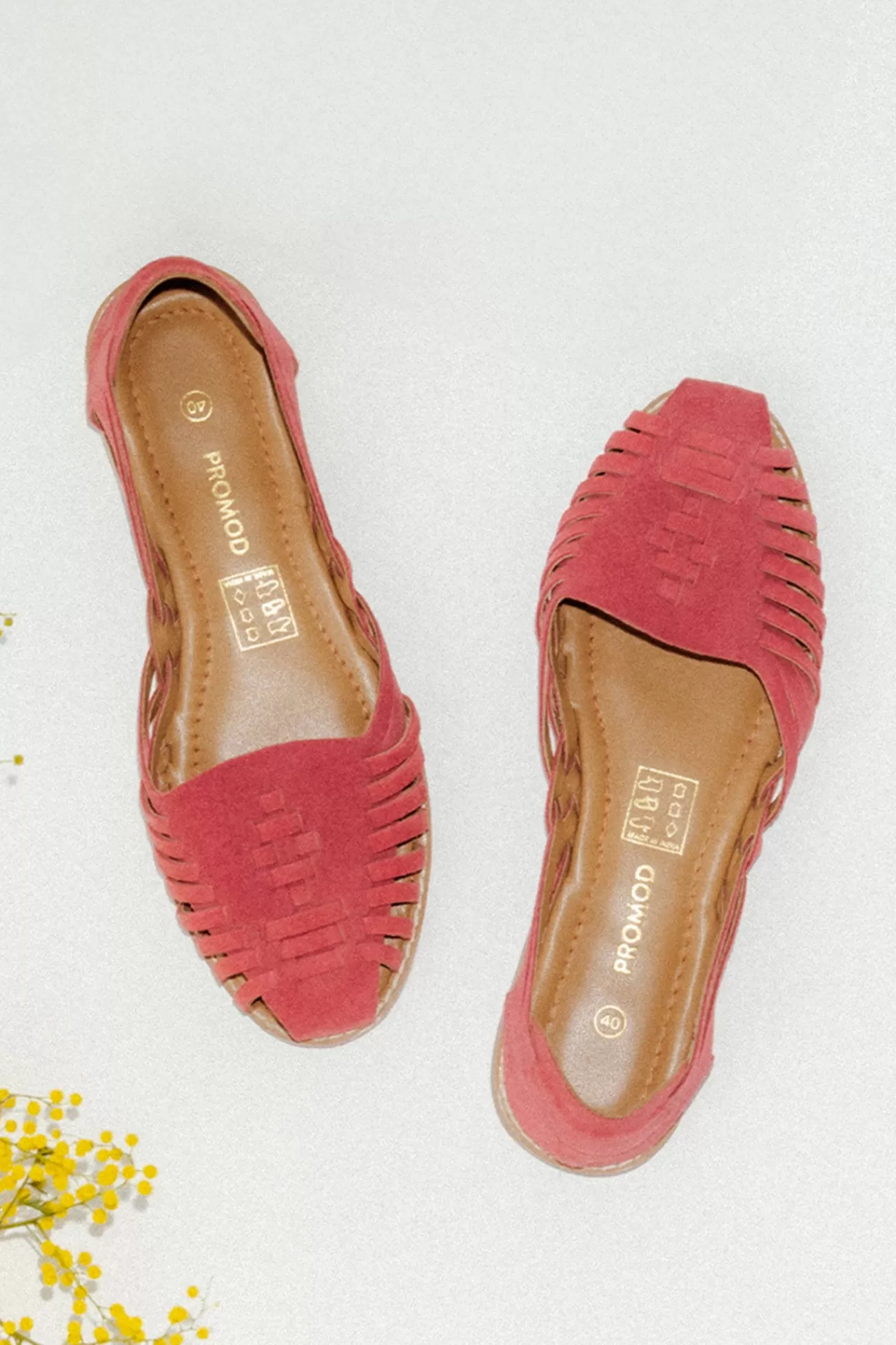 Sandales plates en cuir suédé - Vieux rose | Promod Hot